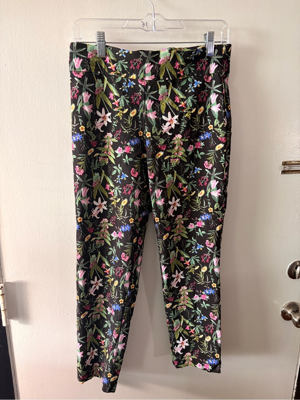 Counterparts Black Floral Stretch Capris
